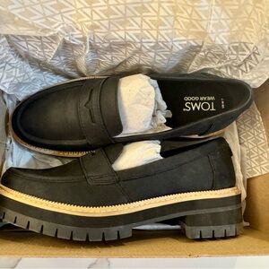 Toms Cara Loafer. Size 7